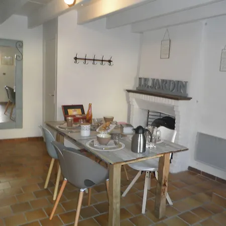 Au Clos De Launay D'hotes בית הארחה