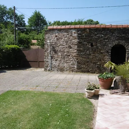 בית הארחה Au Clos De Launay D'hotes 3*