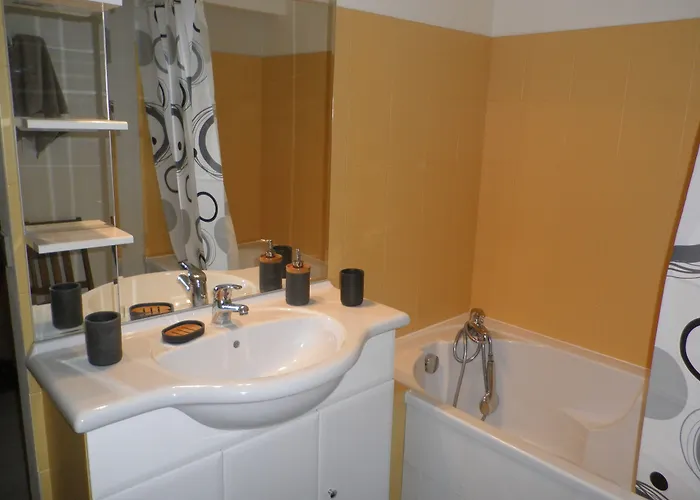 Au Clos De Launay D'hotes 3*